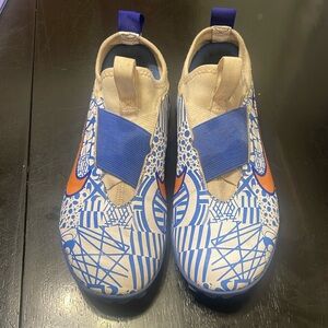 Unisex football soccer shoe